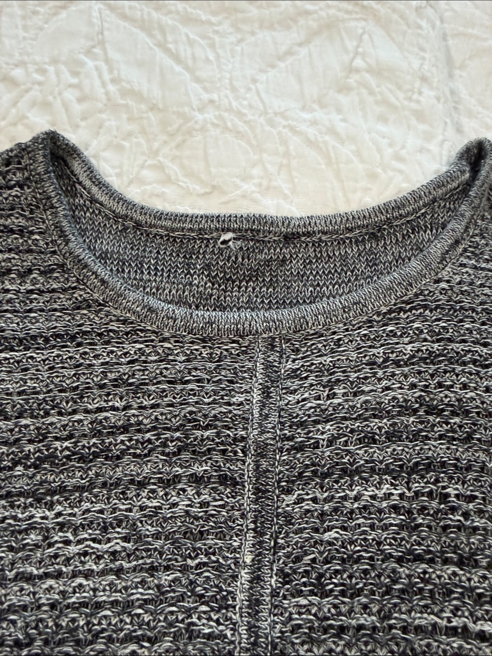 Gray Short-Sleeve Knit Sweater - Comfortable Everyday Layer - Picture 5 of 14